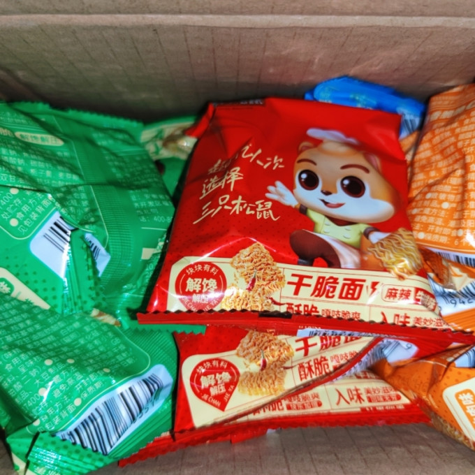 三只松鼠饼干