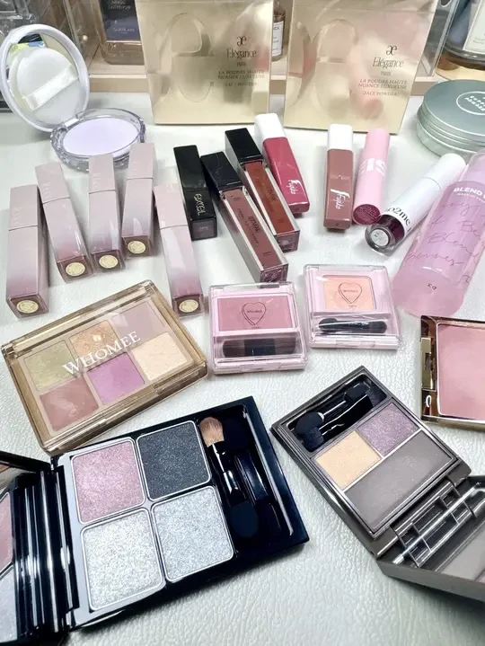 #购物分享🛍️一些日系彩妆护肤开箱~ 超爱&be这盘眼影啊💗
唇部产品还是等下期出个上嘴试色~
#日系彩妆 #购物开箱 #河北裕介 #fujiko #whomee