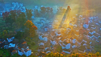 周末往返！被《国家地理》强推的秋景！远山红枫、千年银杏、遍地晒秋...从现在到年底美景应有尽有！ 