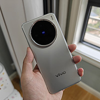 vivo x200零售版买到，手感是真的好。