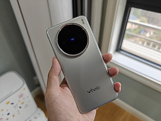 vivo x200零售版买到，手感是真的好。