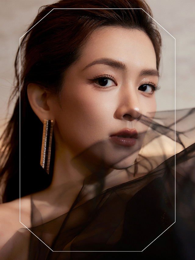 #Boucheron宝诗龙时刻# @陈昊宇Amy 佩戴宝诗龙珠宝出席#VOGUE时尚之力盛会#。Quatre Classique系列循迹轻柔缎带灵感，摇曳间勾绘风采本色。#宝诗龙Quatre#