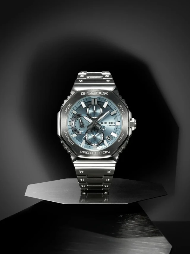早秋新表速递！GMC-B2100。经典赋新，勾勒锋芒。#gshock 全新一代金属八角系列「GMC-B2100」，搭载蓝牙、太阳能强大功能，将坚韧属性和先锋势能外显。
GMC-B2100AD-2AP冰