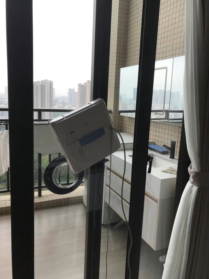 擦窗机器人