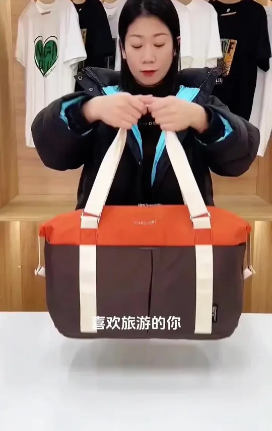 曼月依大容量拉杆手提出差可拓展待
产收纳包运动健身旅行包行李包#旅行包 #出差旅行必备 #大容量旅行包 #出行旅行包 #旅行袋