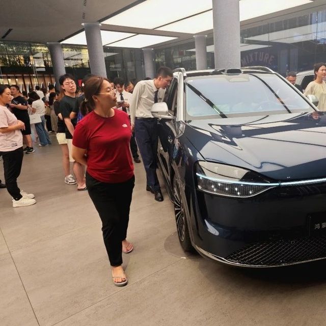 宝马4S店“亏钱卖车”，新能源车企销量猛增……汽车消费“AB面”何解？