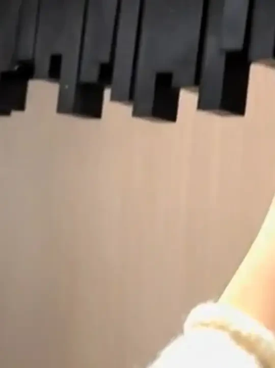 UMBRA创意墙壁挂衣架 北欧墙上衣帽架门口玄关钥匙装饰琴键挂钩】设计师款挂衣架，自带高级感#陪你精致生活 #居家好物 #时尚家居