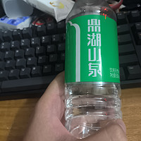 用天猫闪购签到红包入手鼎湖山泉饮用水