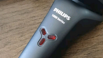 飞利浦（PHILIPS）电动剃须刀 原装进口三刀头全身水洗胡须刀 干湿两用刮胡