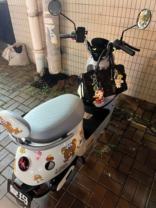 爱玛电动车旗舰店露娜60V长续航大功率时尚豪华外卖电动摩托车
