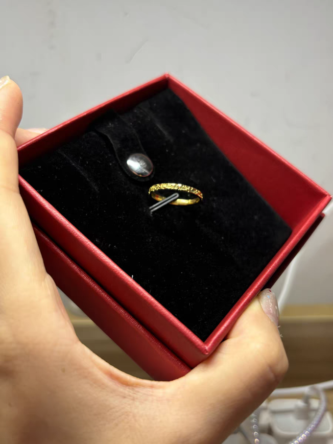 周六福黄金戒指