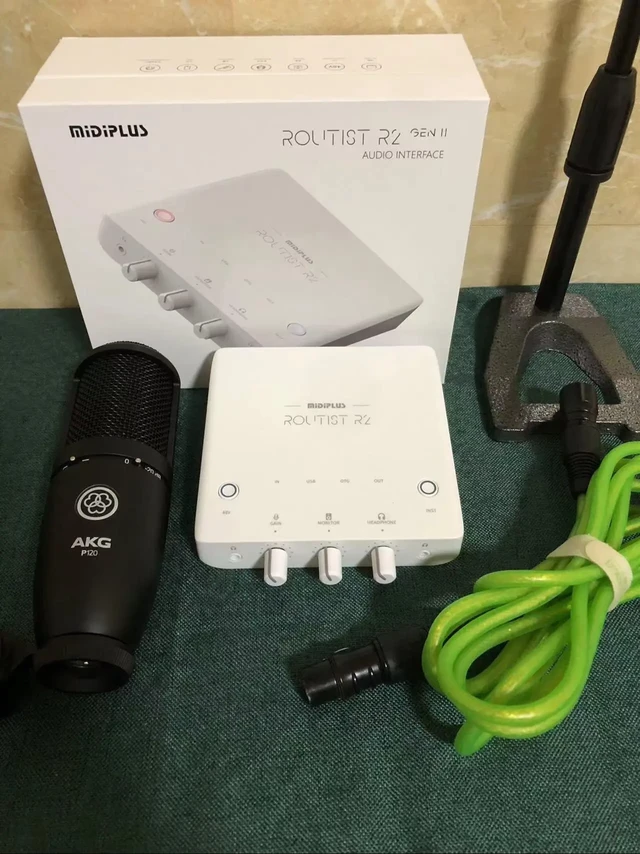 用完声音好听多||迷笛r2+gen+II二代声卡➕爱科技akg/p120电容话筒
声卡是二代新款，话筒增益提升到了+59db，让话筒更好发挥性能，并且依然标配了otg接口，可以连接电脑后直接连手机直播
