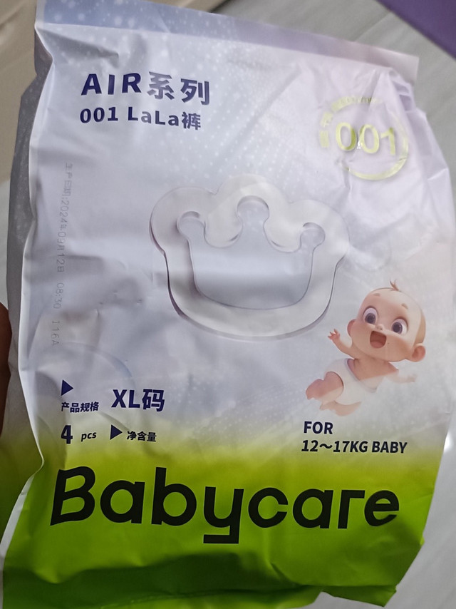 天猫超市0.01元买的babycare 的随箱礼，4片XL码的拉拉裤，好用是好用，但总感觉太厚了！