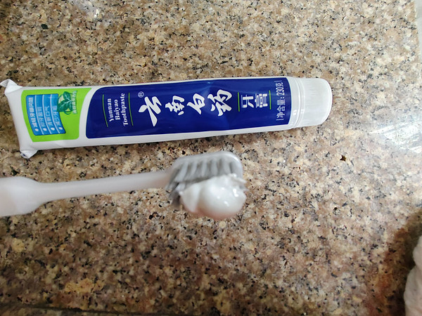 一直在用的牙膏～云南白药