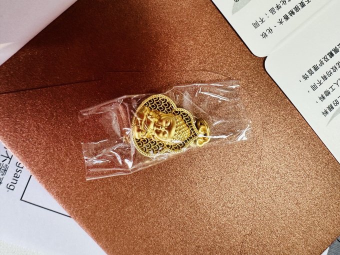 周生生黄金吊坠
