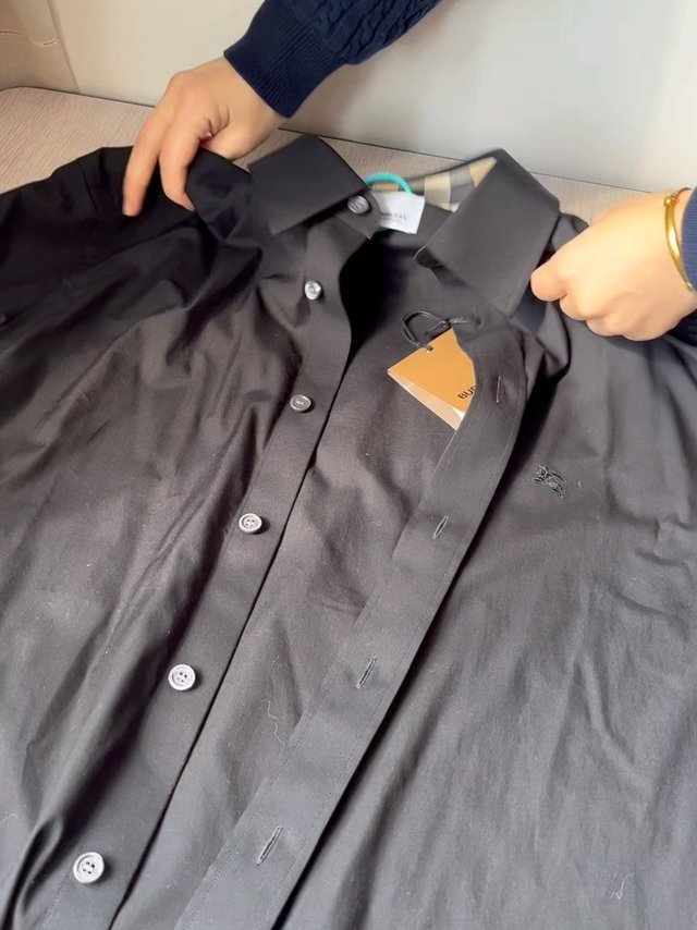 秋天果然还是搭件衬衫比较好呢🥰