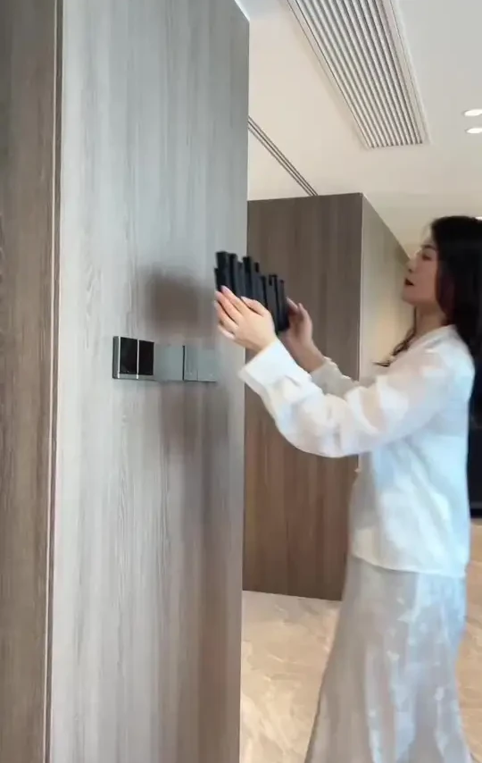 #多功能挂钩推荐 #连排挂钩 #挂钩 #挂衣架 #衣帽架推荐 UMBRA创意墙壁挂衣架 北欧墙上衣帽架门口玄关钥匙装饰琴键挂钩