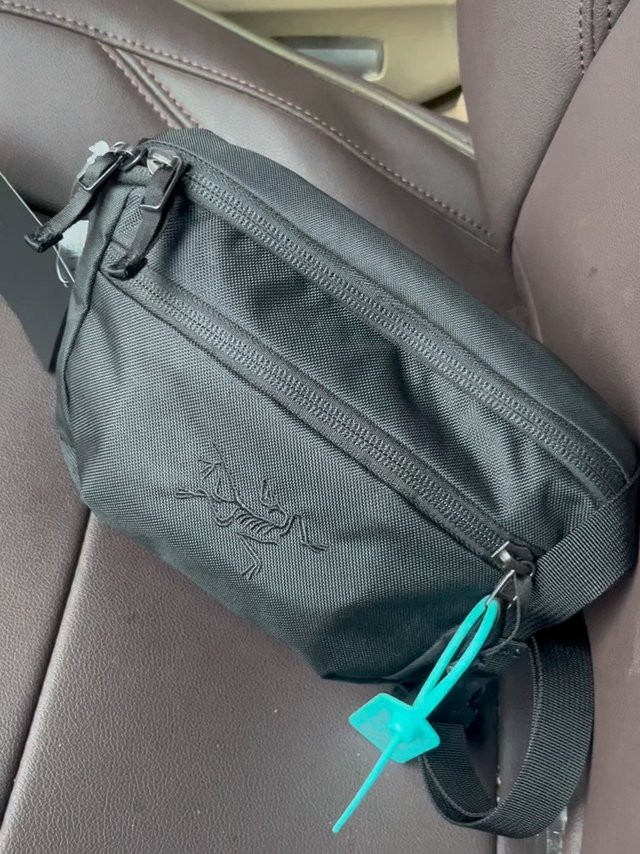 始祖鸟腰包我真的爱了🥰