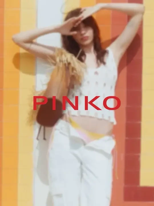 海边出片穿搭，我先替大家试了 #PINKOLaRiviera #ootd