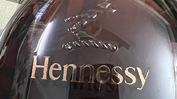 三只大闸蟹配一杯轩尼诗（Hennessy）詹姆士，安逸的很！！！