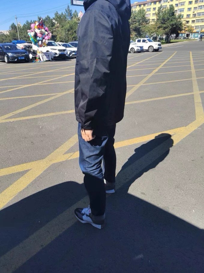 安德玛运动夹克