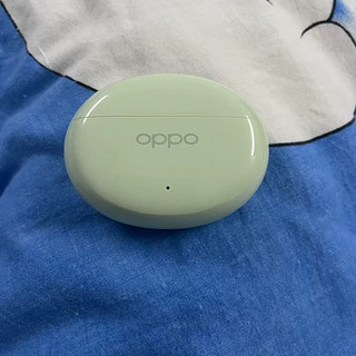 Oppo EncoAir4 蓝牙耳机是一款兼具性能与颜值的耳机