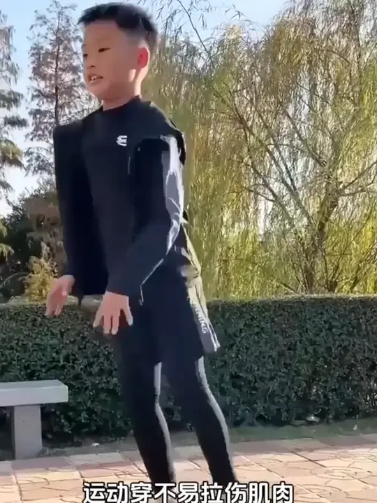 儿童秋冬运动速干服 秋冬户外运动，一定要搭配运动速干衣套装，保暖的同时迅速吸汗透气，保持干爽，宝贝不易感冒着凉#运动小健将 #儿童秋冬运动套装 #儿童速干衣 #男童运动服 #篮球🏀小子 #阳光小男孩 