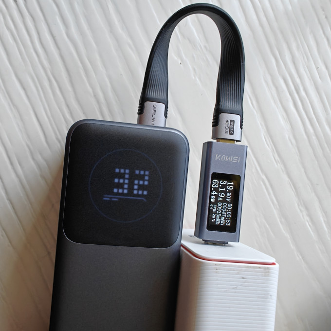 绿联移动电源