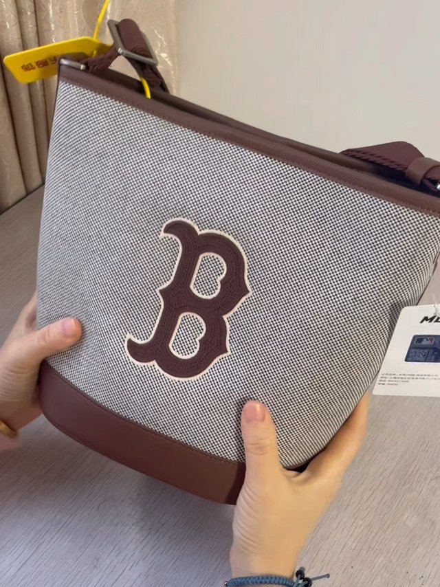 MLB大容量水桶包，真的好看又能装呢🥰