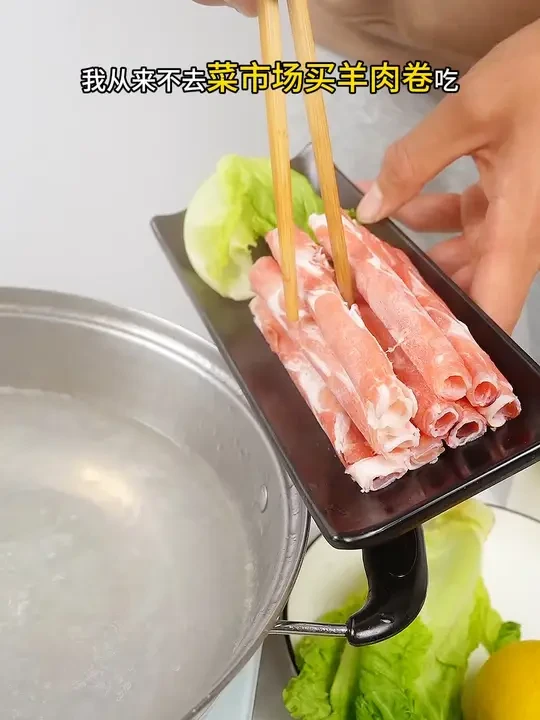 东来顺的羊肉，鲜嫩爽滑，吃到嘴里唇齿留香，快看看看吧