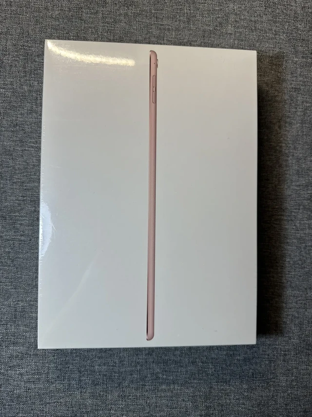 Ipadpro2016唯一一款9.7寸。iPad Pro 2016是苹果公司于2016年3月发布的一款平板电脑。
一、基本配置与参数
* **屏幕尺寸**：9.7英寸
* **分辨率**：2048x1
