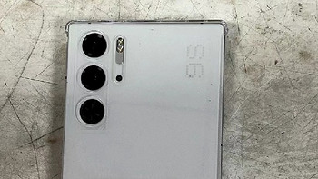 红魔9S Pro系列：首款搭载垂直游戏AI大模型，玩家福音！