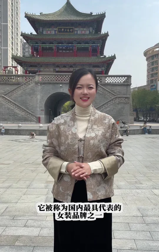 雅莹——
注重好材料与自然艺术
多元的时尚风格
为您带来可以追溯到原产地的中国真美好材料
【雅莹三宝】
为您带来好品质、好面料、好设计的高端女装品牌#咸阳EP雅莹 #服装搭配 #服装 #咸阳 #咸阳同