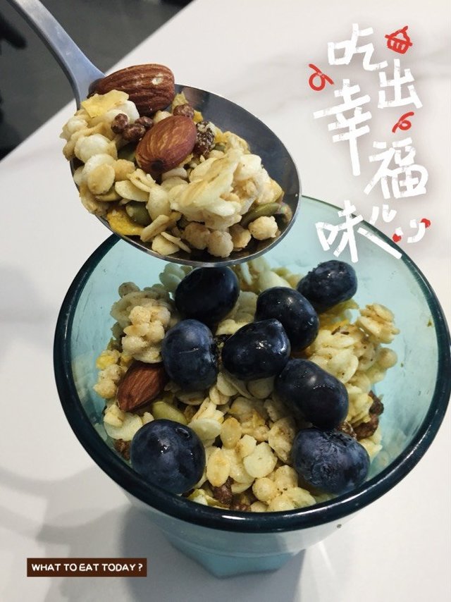 小孩子才做选择，水果坚果我都要！家乐氏谷物脆营养早餐一碗加油！