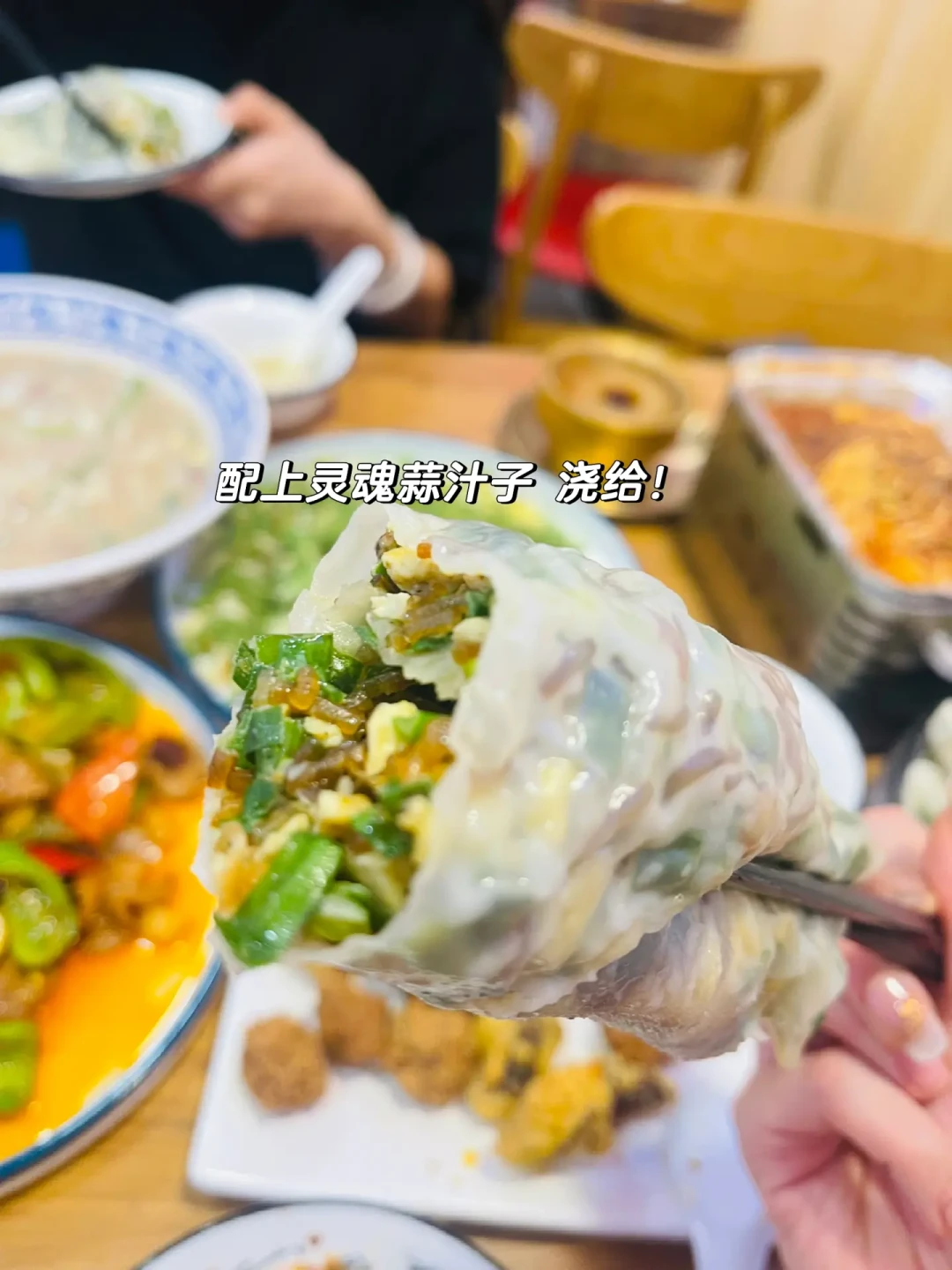 河南特色美食探秘:从鲍三羊肉炝锅面到酸汤小酥肉