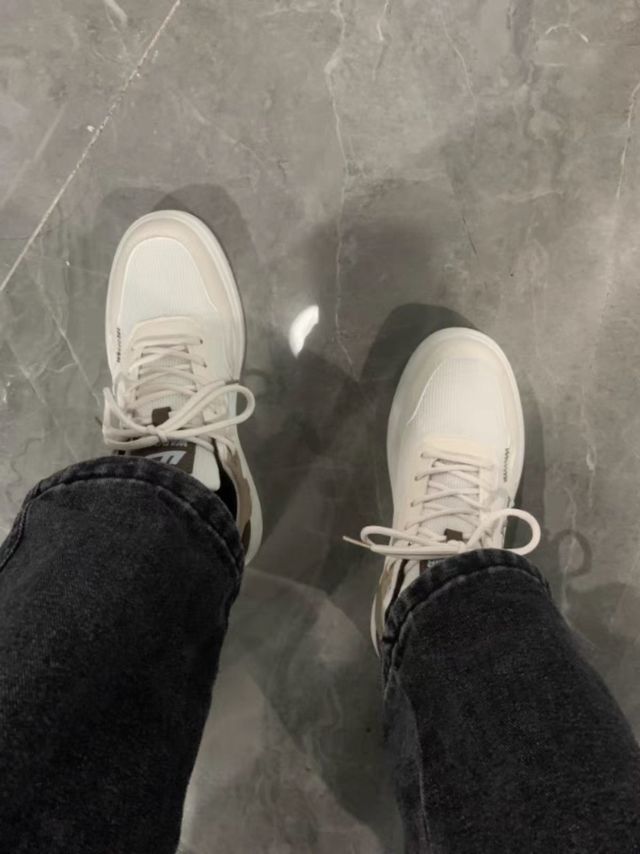 秋冬爆款！回力小白鞋，时尚男士必备