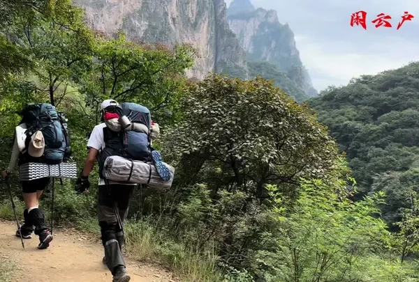 #太行山风景 #南太行徒步 📍南太行山徒步，第二天马武寨村-抱犊村，全程 10km左右，爬升300，下降 600，路过一线天山谷、七星潭、抱犊村、老龙口瀑布等，整体路线不太难，今天可真是“青山看不厌，