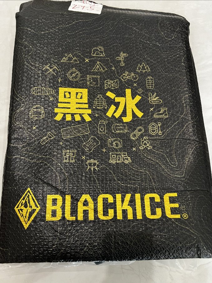 黑冰冲锋衣