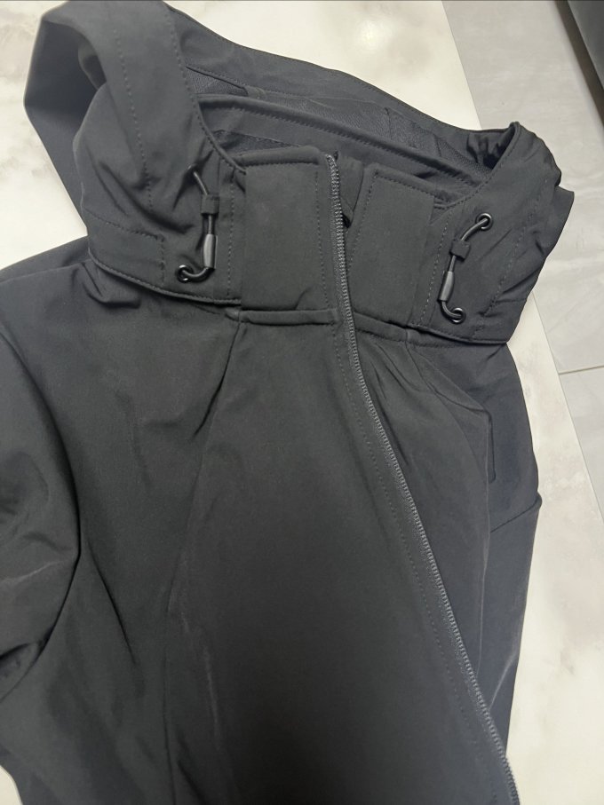 黑冰冲锋衣