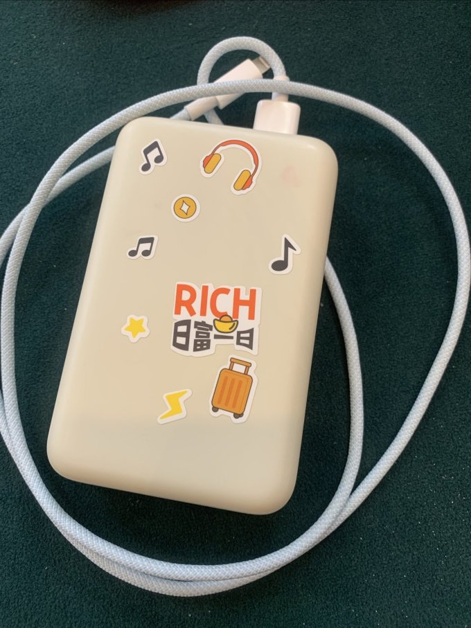 罗马仕移动电源