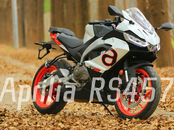 54个世界冠军照亮前行路，深度体验阿普利亚纯血之子RS457