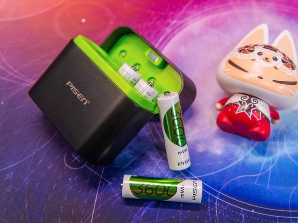 超500次反复充电！3小时充满！品胜5号锂电池充电器套装！