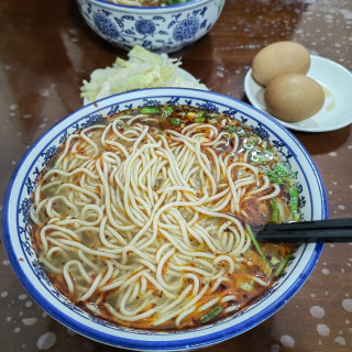 谁懂呀每次回家下车来一碗牛肉面的含金量