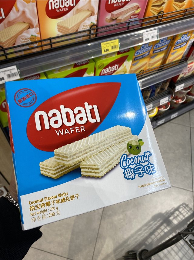 信阳西亚8.9元290克丽芝士椰子味威化饼干，进口饼干开始量大管饱了？