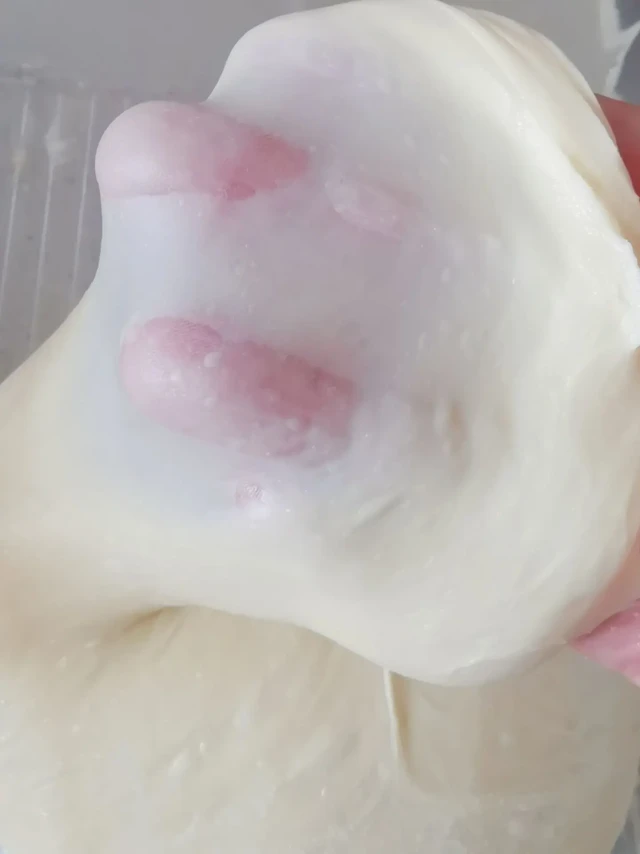 帕帕罗蒂咖啡面包！啊呜的方子！
面包粉500克（我用的新良的粉），鲜酵母15克，盐7.5克，糖70克，奶粉20克，全蛋液70克，牛奶340克，黄油40克，烫种100克老面（可选）100克！我用的乔立7