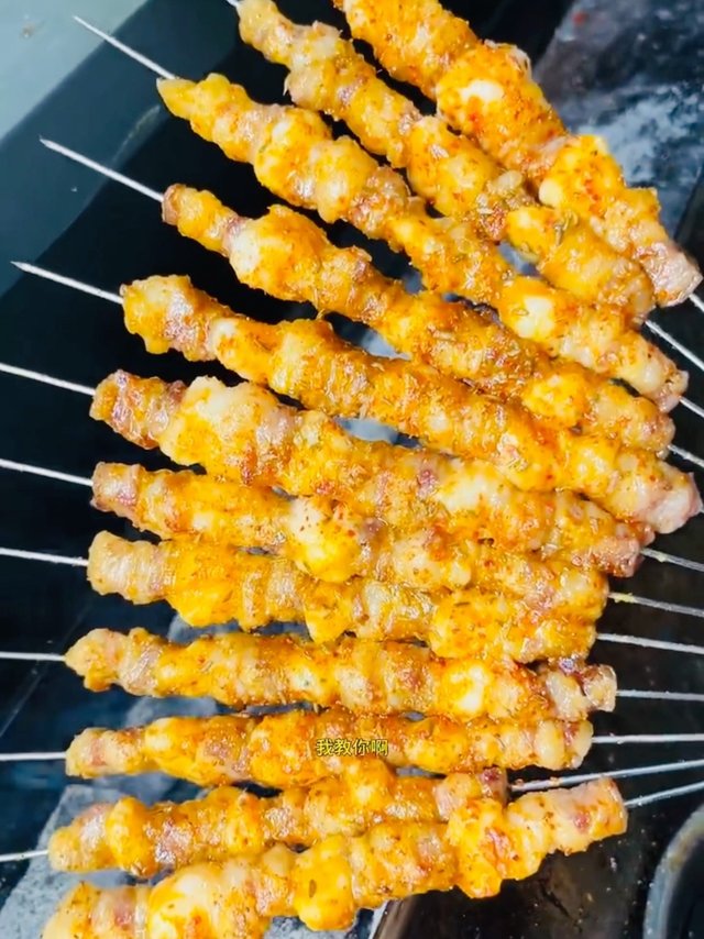 双11购后晒鲜虾羊肉串是一道以羊腿肉和虾为主料制作的食品