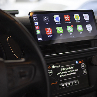 外置Carplay便携屏天花板