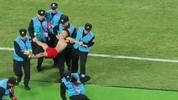 坐着经济舱飞了9000公里，值友连夜从非洲飞到厦门！现场见证中日大战 