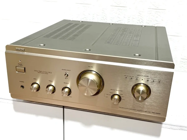 Denon/天龙  PMA-2000III第三代发烧功放 
MOS场效应管设计 ，声音状态好，无修磨！2000是天龙定位中高端的机型，大电流设计，其柔暖，厚纯的人声，低频大气， 这台是III代，用料的