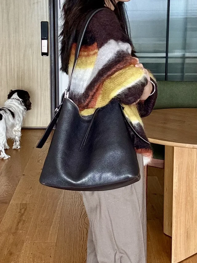 与秋冬适配度很高的LEMAIRE HOBO bag